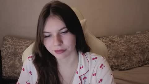 Snapshot of let_me_seee chatting on 01-09-26, 01:36 Fiona online show from 01-09-26, 01:36