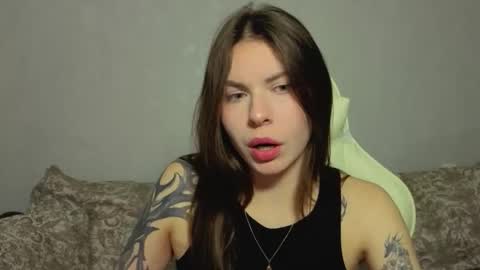 Snapshot of let_me_seee chatting on 02-14-26, 06:26 Fiona online show from 02-14-26, 06:26