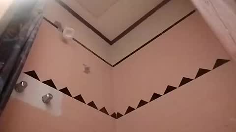 letmewetyoirpantiies online show from 10-08-25, 08:45