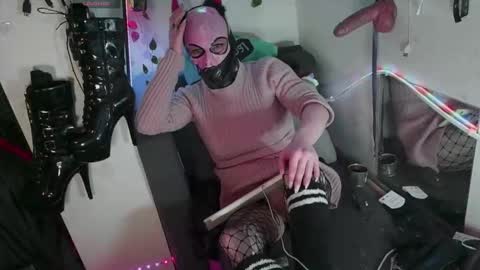 Snapshot of letsdoitbabez chatting on 10-11-25, 06:17 Julian Mask online show from 10-11-25, 06:17