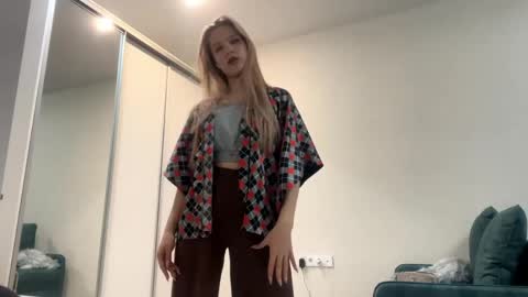 Kate online show from 04-21-26, 01:17