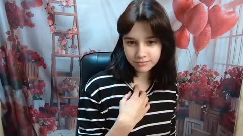 Snapshot of letty_curly chatting on 05-17-26, 05:05 letty_curly online show from 05-17-26, 05:05
