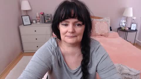 Snapshot of leveme2night chatting on 05-06-26, 12:32 Mary online show from 05-06-26, 12:32