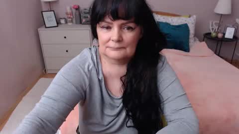 Snapshot of leveme2night chatting on 05-09-26, 12:32 Mary online show from 05-09-26, 12:32