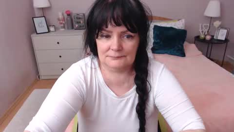 Snapshot of leveme2night chatting on 05-11-26, 04:15 Mary online show from 05-11-26, 04:15