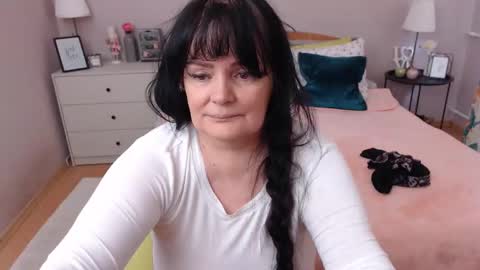 Snapshot of leveme2night chatting on 05-12-26, 02:14 Mary online show from 05-12-26, 02:14