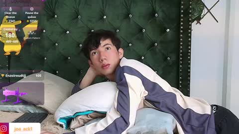 Levi  online show from 02-07-25, 03:52