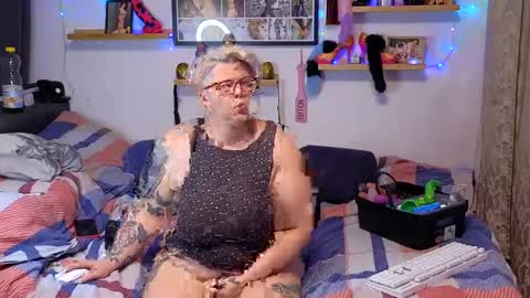 Snapshot of lexi2810 chatting on 01-14-25, 08:59 Lexi und Lex online show from 01-14-25, 08:59