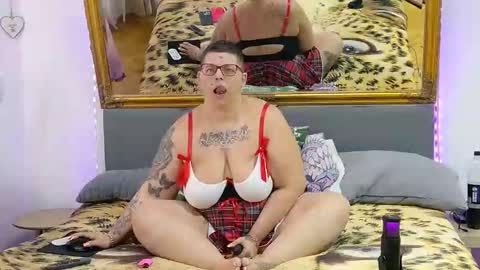 Snapshot of lexi2810 chatting on 11-15-25, 10:23 Lexi und Lex online show from 11-15-25, 10:23