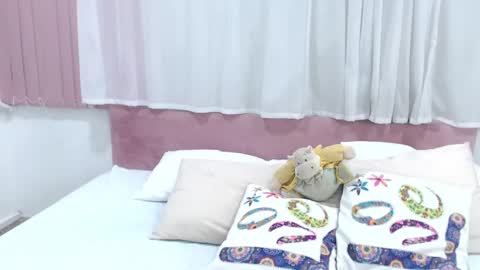 Snapshot of lexi_bloom chatting on 01-29-25, 10:58 Gabrielle online show from 01-29-25, 10:58