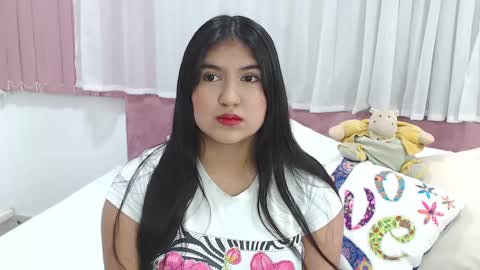 Snapshot of lexi_bloom chatting on 01-31-25, 10:52 Gabrielle online show from 01-31-25, 10:52