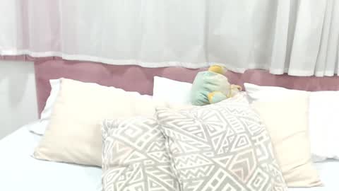 Snapshot of lexi_bloom chatting on 03-10-25, 10:48 Gabrielle online show from 03-10-25, 10:48