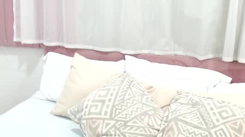 Snapshot of lexi_bloom chatting on 03-10-25, 01:54 Gabrielle online show from 03-10-25, 01:54