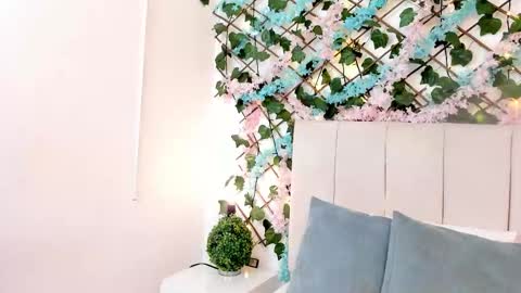 Snapshot of lexi_bloom chatting on 11-04-25, 10:25 Gabrielle online show from 11-04-25, 10:25