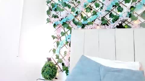 Snapshot of lexi_bloom chatting on 11-12-25, 10:48 Gabrielle online show from 11-12-25, 10:48