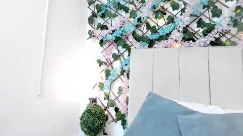 Snapshot of lexi_bloom chatting on 11-13-25, 10:47 Gabrielle online show from 11-13-25, 10:47