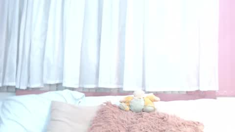 Snapshot of lexi_bloom chatting on 11-24-25, 11:21 Gabrielle online show from 11-24-25, 11:21