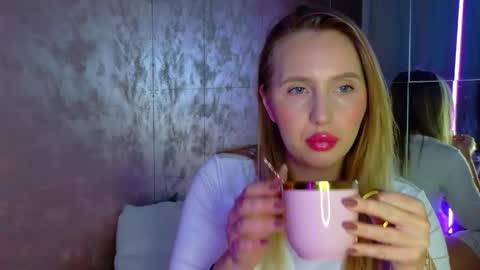 Snapshot of lexi_u_ chatting on 11-27-25, 05:42 LEXXY online show from 11-27-25, 05:42