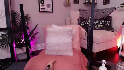 Lexi Smith online show from 10-05-25, 02:26