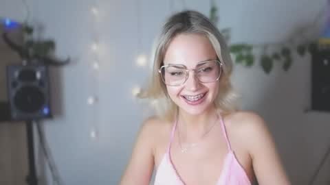 Snapshot of lexie_wild chatting on 12-11-24, 06:42 Lexie online show from 12-11-24, 06:42