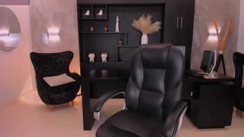 Lexie  online show from 12-30-24, 10:55