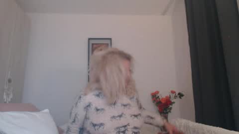 Snapshot of lexxa_blond chatting on 02-08-26, 01:20 Hannah online show from 02-08-26, 01:20