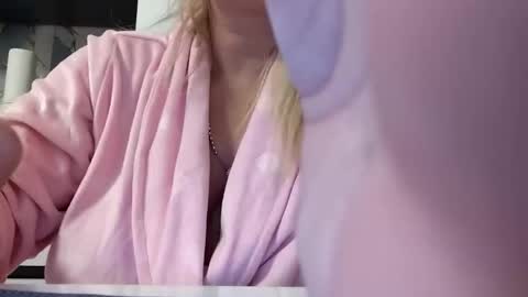 Snapshot of lexxa_blond chatting on 02-14-26, 10:06 Hannah online show from 02-14-26, 10:06