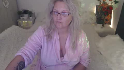 Snapshot of lexxa_blond chatting on 02-22-26, 06:28 Hannah online show from 02-22-26, 06:28