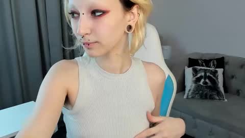 Snapshot of lexy_woorhez chatting on 10-18-25, 11:33 Lexy online show from 10-18-25, 11:33