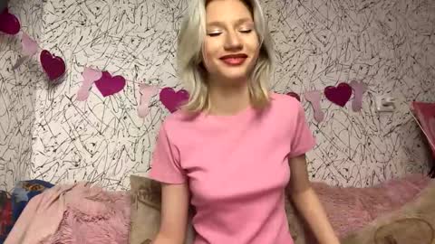 Snapshot of leyasaolee chatting on 11-05-25, 06:41 Leya online show from 11-05-25, 06:41