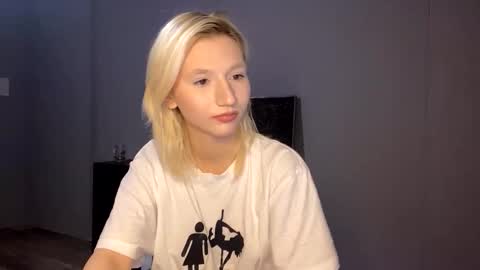 Snapshot of leyasaolee chatting on 12-02-25, 08:26 Leya online show from 12-02-25, 08:26