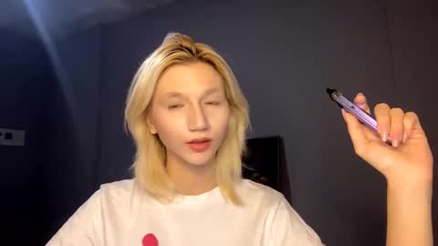 Snapshot of leyasaolee chatting on 12-03-25, 06:50 Leya online show from 12-03-25, 06:50