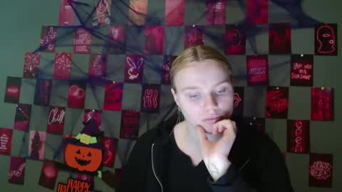 Leyla online show from 10-17-25, 07:11