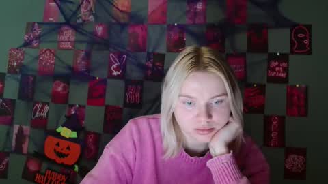 Leyla online show from 10-29-25, 07:21