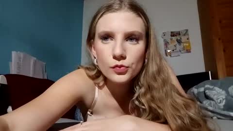 Snapshot of lia06_ chatting on 11-21-25, 06:28 lia06_ online show from 11-21-25, 06:28