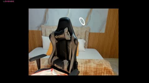 lia_16_ online show from 07-30-26, 10:58