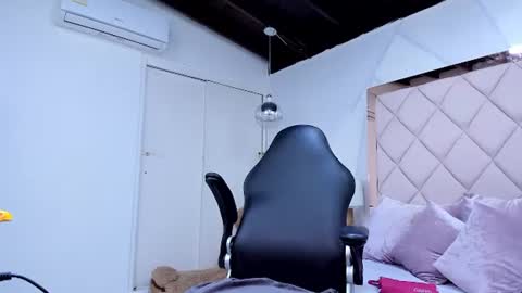 Lia  online show from 06-16-26, 02:36