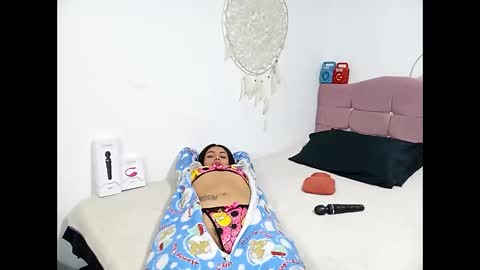 Snapshot of lia_hottie chatting on 02-25-26, 02:43 Lia online show from 02-25-26, 02:43