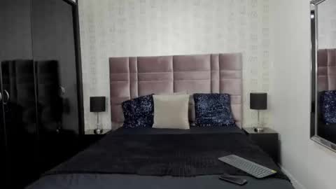 Lia online show from 12-18-25, 05:57