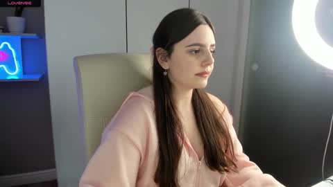 Snapshot of lia_lil chatting on 09-29-25, 02:00 Lia online show from 09-29-25, 02:00