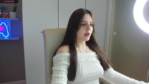 Snapshot of lia_lil chatting on 10-19-25, 01:45 Lia online show from 10-19-25, 01:45