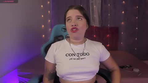 Snapshot of lia_little18 chatting on 02-06-25, 03:37 lia_little18 online show from 02-06-25, 03:37