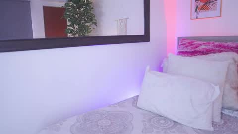 Snapshot of lia_mackenzie chatting on 05-27-26, 02:36 liaa online show from 05-27-26, 02:36