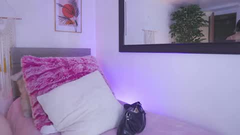 Snapshot of lia_mackenzie chatting on 06-03-26, 01:36 liaa online show from 06-03-26, 01:36
