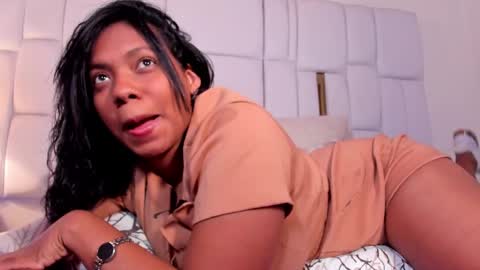 lia_mariana online show from 02-13-25, 08:13