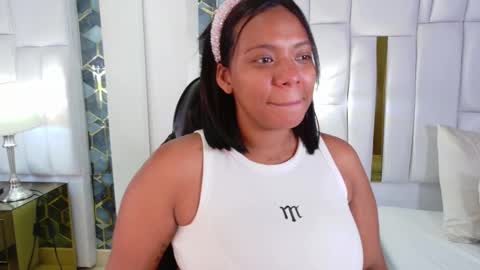 lia_mariana online show from 10-22-25, 06:29