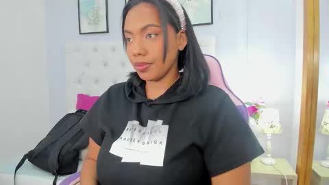 lia_mariana online show from 10-24-25, 11:01