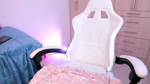 Little Queen Lia  online show from 12-15-24, 03:13