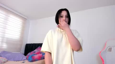 Little Queen Lia  online show from 12-31-24, 09:06