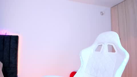 Little Queen Lia  online show from 02-20-25, 08:25